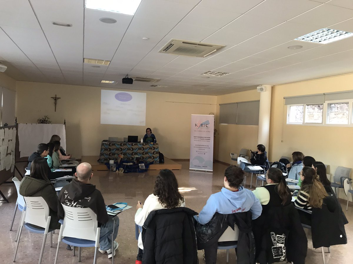 Karitsolidarios's tweet photo. Curso de voluntariado internacional. Descubrimos los proyectos de promoción al desarrollo. ‘Queremos ser voluntarios, ni voluntaristas ni volunturistas’ Profesionalización, formación, coordinación, transformación .
#voluntariadokarit
#fraternidadquetransforma
#conpocomucho https://t.co/ZZ0Hz9Y4MY