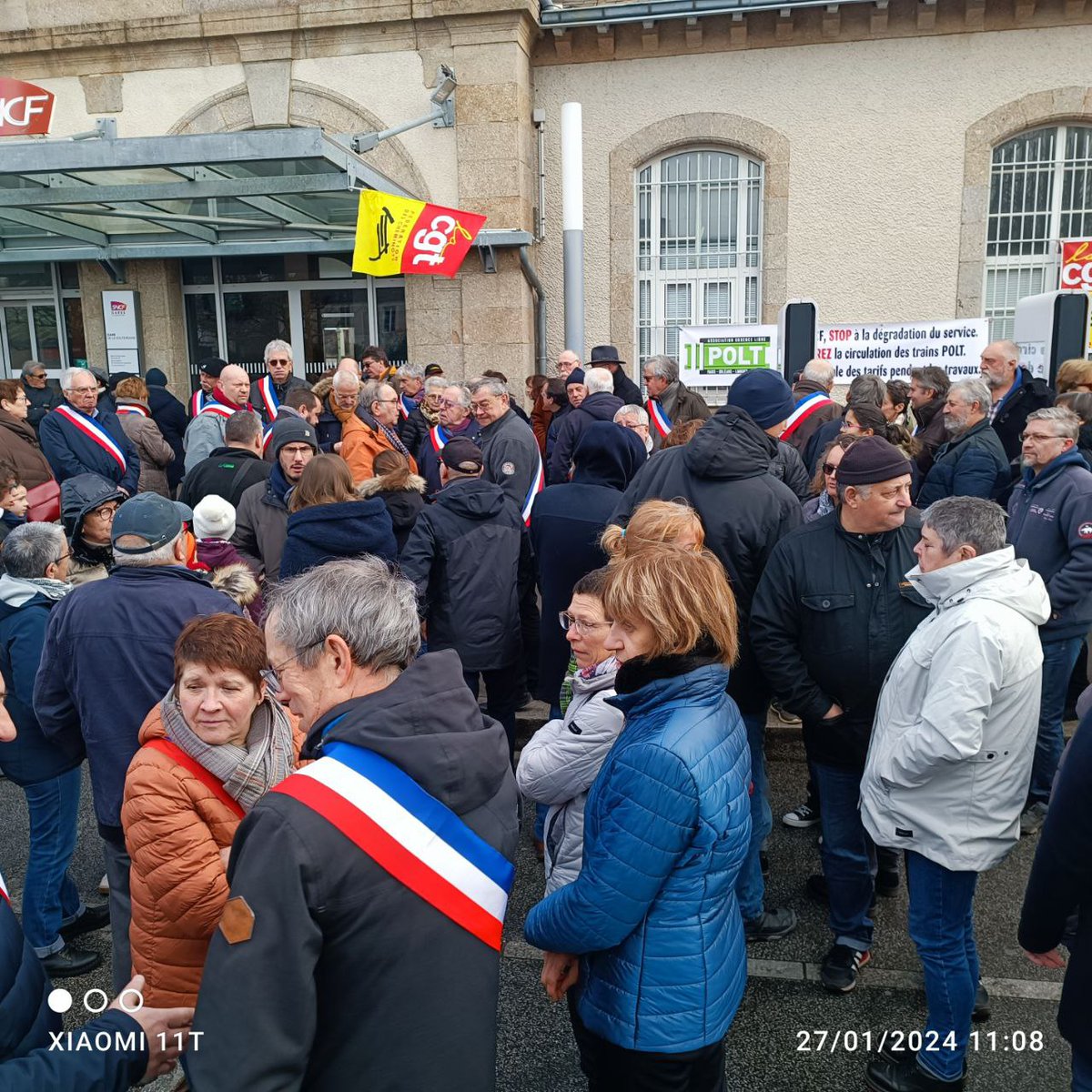 damienmaudt's tweet photo. A #Limoges et à #LaSouterraine, les militants insoumis étaient présents aux côtés des syndicats, des élus, des citoyens pour soutenir la ligne #POLT.
Nous voulons un service public fiable, et digne du XXIe siècle ! https://t.co/KWdVatxs7A