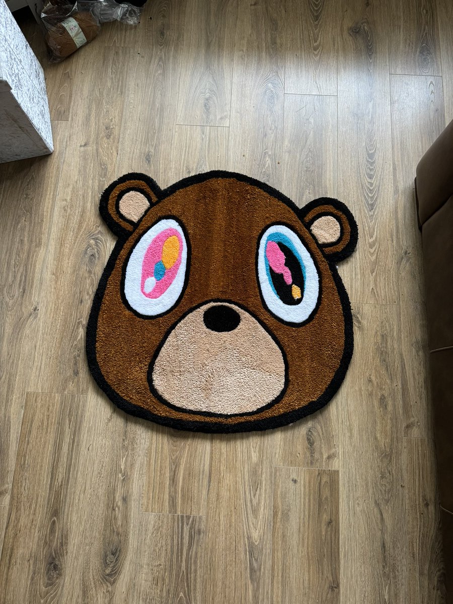 Another Graduation bear 🐻 praying for a decent album art from vultures and we don’t have another Donda
