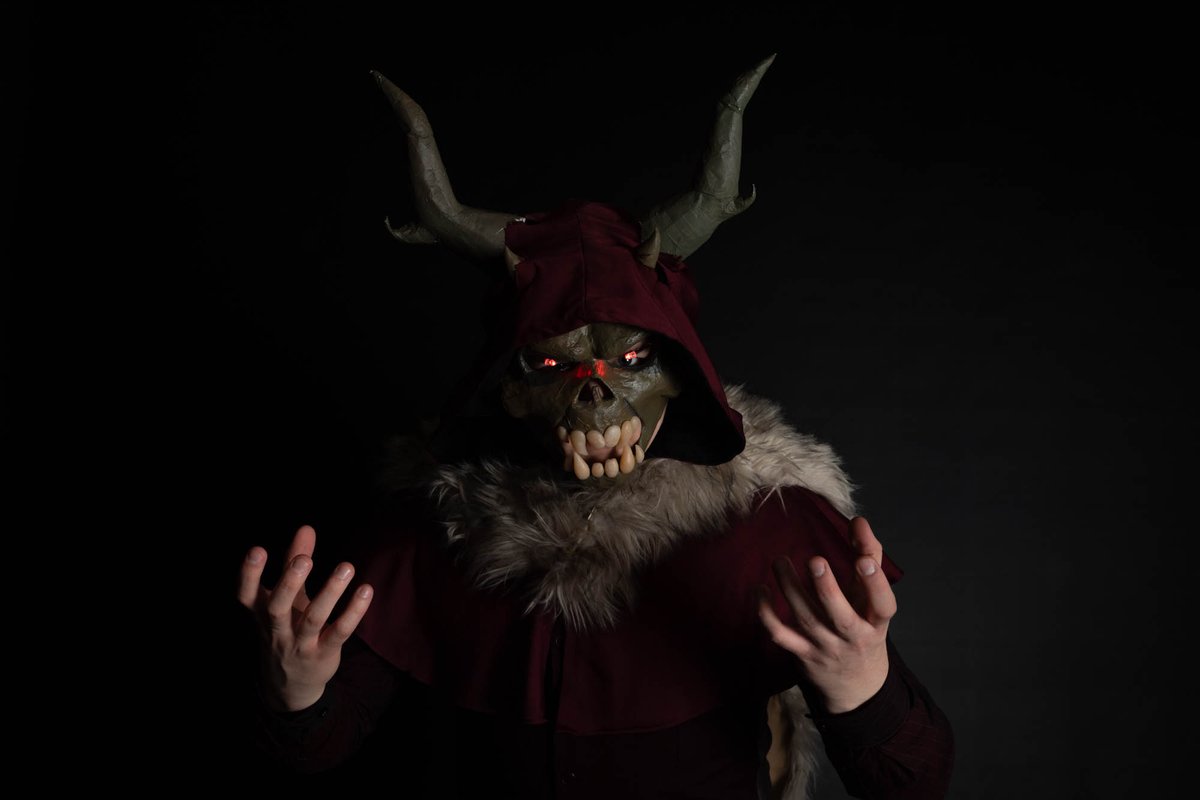 Iloa, valoa, hymyä, asevarustelua ja sen tapaisia asioita #desucon #frostbite lauantain kuvauspalvelussa. conikuvat.fi/desucon-frostb…