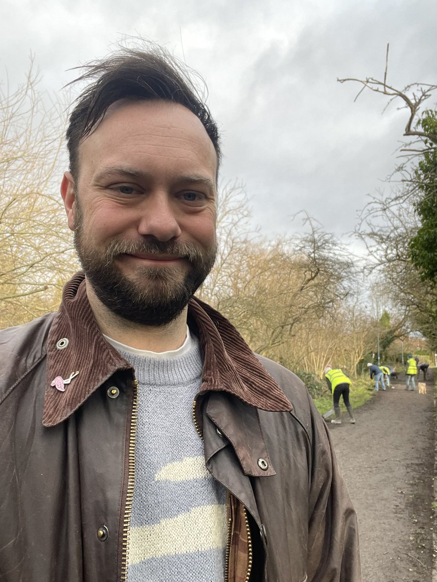 LukeHenman's tweet image. Good morning from the Arty in #Acklam. I popped down to help fellow Friends of the Arty clear the pathways. It always looks great I. Winter when the ghost of its beginnings as a medieval fish pond re-appears!