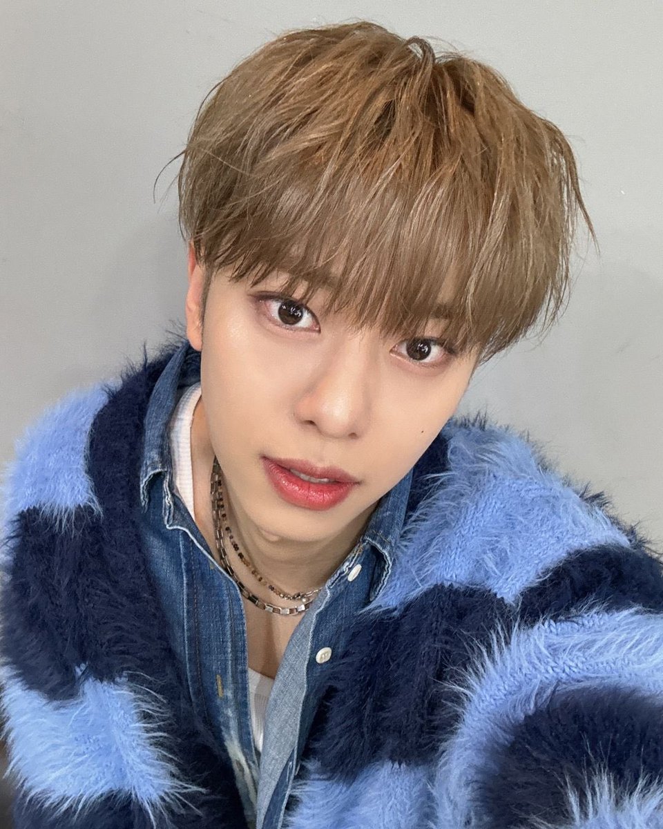 dh917S2's tweet photo. 아 귀여워ㅓ...💙💙 https://t.co/pBJnDBIGea