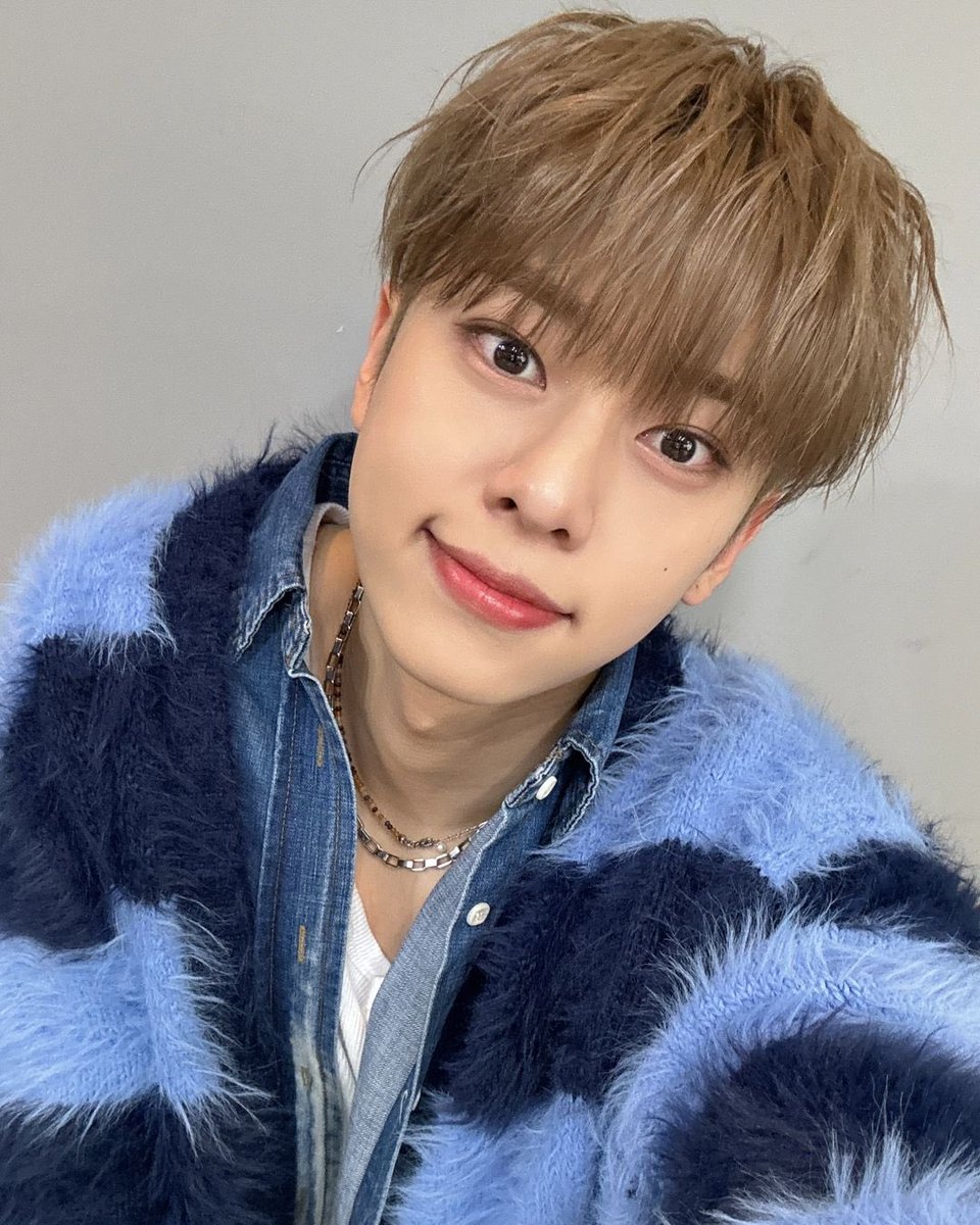 dh917S2's tweet photo. 아 귀여워ㅓ...💙💙 https://t.co/pBJnDBIGea