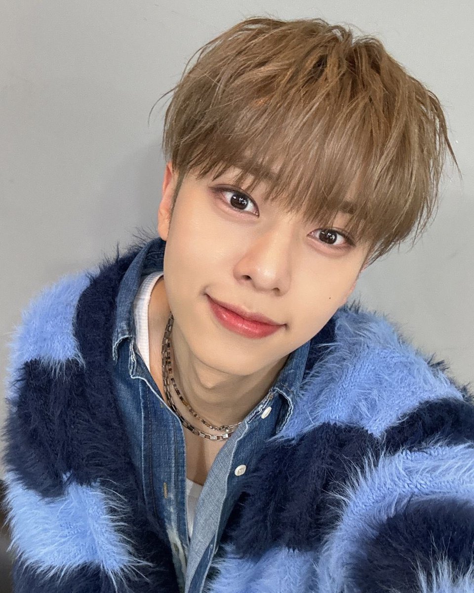 dh917S2's tweet photo. 아 귀여워ㅓ...💙💙 https://t.co/pBJnDBIGea