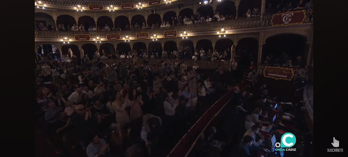 <a href="/diego_marchan/">Diego Marchán</a> Quiero aprovechar este tweet de anoche para admirar la escéptica reacción del gran <a href="/rafaburgal/">Rafael Burgal</a> ante un público en pie tras la actuación del Selu, Vinagreando Cuartos de Final Editionedición