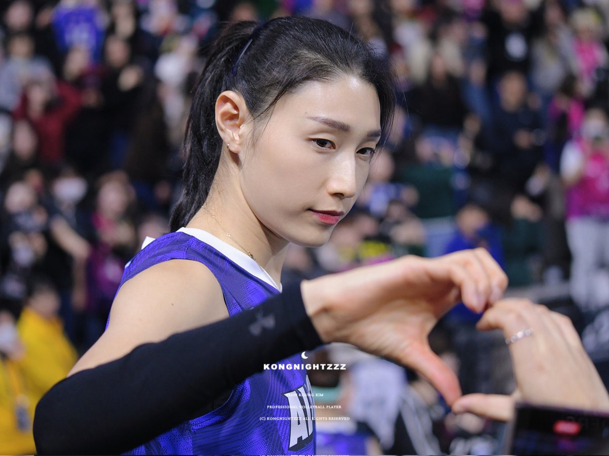 kongnightzzz's tweet photo. 240127
#김연경 #kimyeonkoung 

반쪽 하트🫶 해주는 김연경 실존 https://t.co/5mF5JO9D8N