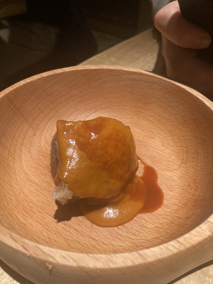 Harambure. De uno de los creadores de Fismuler, <a href="/PatxiZumarraga/">Patxi Zumarraga</a> es una versión muy parecida del mismo, sin música en directo. La tarta tatin de cebolla exquisita. Los pimientos ricos. Resto luces y sombras. Servicio en rodaje.