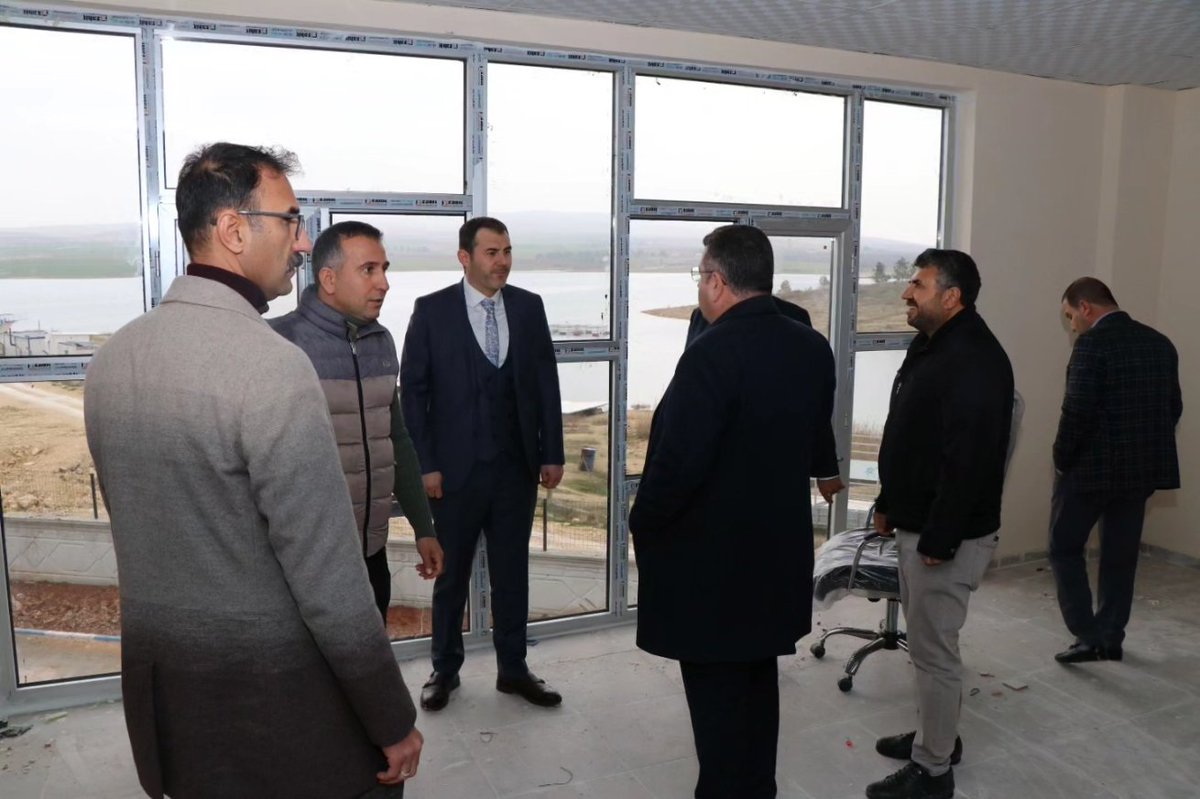 kanourfa's tweet photo. Türkiye Kano Fed. Baş. Sn.@ACKabakci ve Gen.Sek.Emrah Bese @bozovakaymakam'ı Sn.Halil İbrahim YEŞİLYURT'u ziyaret ettiler. @BozovaBelTr tarafndan Bozova Çatak'ta yapılan,yakın zamanda açılışı yaplacak bölgenin en büyük su sporları merkezni ziyaret ettiler.  @hasansildak @Eren_GSB https://t.co/BANDHFd19Q