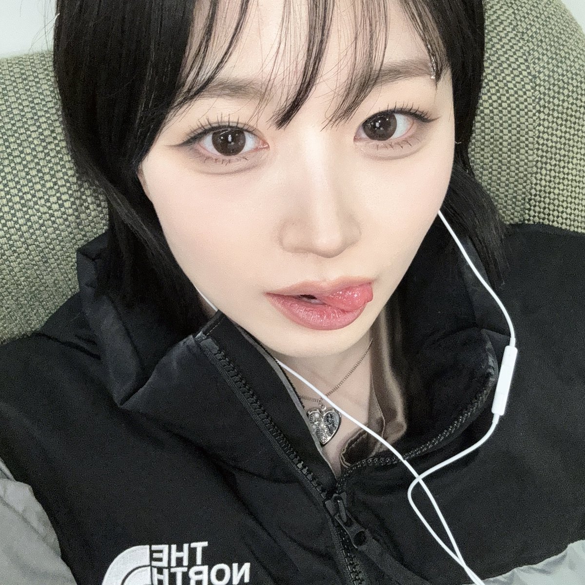 hyw_96's tweet photo. 오해원 좋으면 만세 이딴말 왜하는거임?
나그럼어떡하라고 계속손들고있으라고 나그럼아무것도못해? 나그럼허락맡아야돼? 나그럼계속손들고있어야되냐고 나그럼밥도못먹고 https://t.co/z7UyF5i171