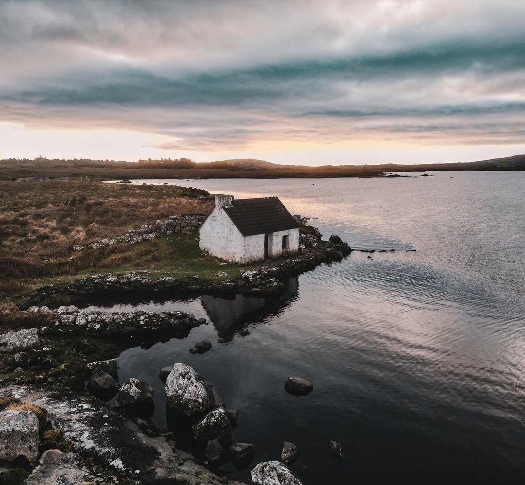 visit_galway's tweet photo. Beauty in simplicity! It's hard not to love the picturesque little fishing hut at Screebe in Connemara... ๐ ๐ฃโฐ๏ธ๐
๐ธ IG/ ryanhardy94
๐ Screebe, Connemara
#FishingHut #Picturesque #Calm #Peaceful #Fishing #AmazingPlaces #Screebe #Connemara #Galway #Ireland #VisitGalway https://t.co/PhaT9ShMaI