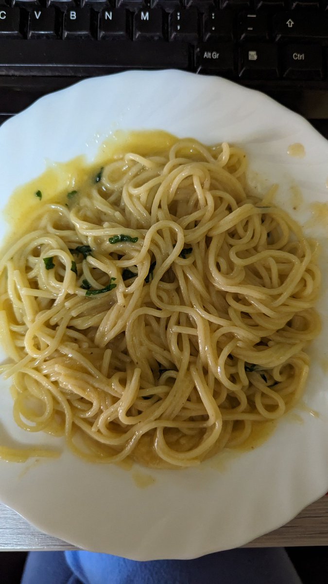 _Giuseppe_01's tweet photo. Oggi ero completamente solo,quindi meno impegno 😂😂
Aglio olio e peperoncino

#pasta #dececco #molinari #dimartino #Rummo #combino #pranzo https://t.co/GiUIRKqFdA