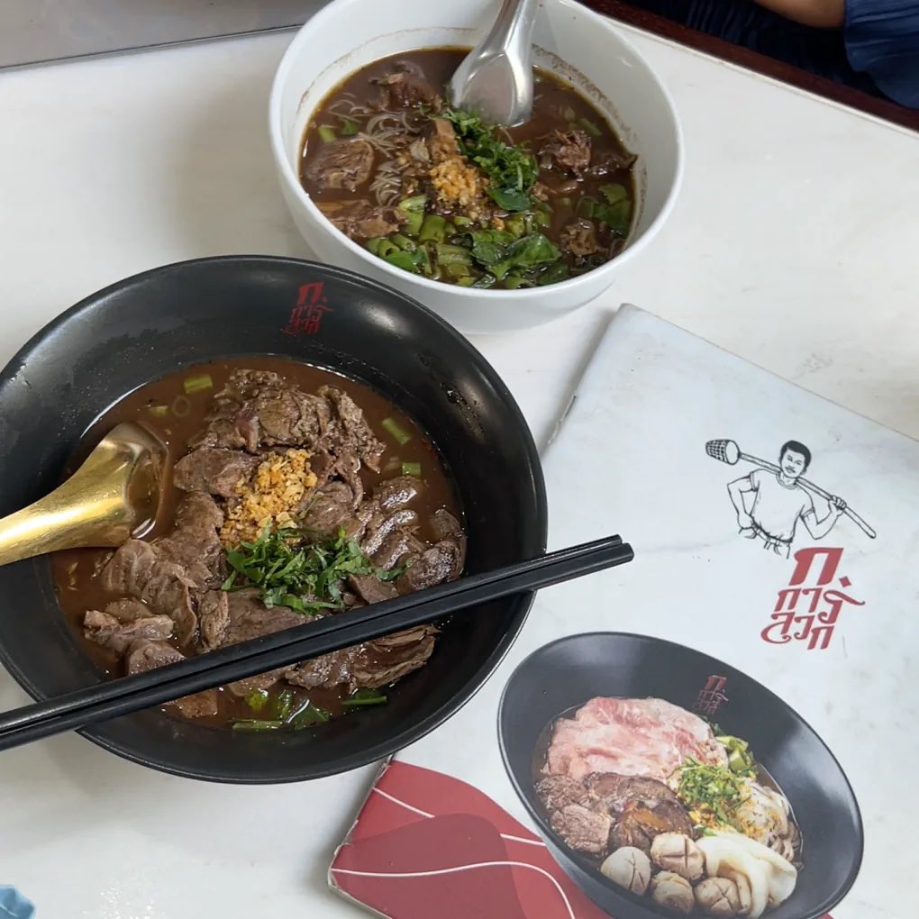 clairekathy2's tweet photo. กอ การลวก| ทุ่งสง นครศรีธรรมราช 10/10
   🌟🌟🌟🌟🌟เธอคือร้านที่อร่อยในเมืองเล็กๆของจังหวัดนครศรีธรรมราช เชื่อว่าหลายหลายคนถ้ามาภาคใต้แล้วจะต้องไปจังหวัดต��ังกระบี่หรือพัทลุงต้องผ่านอ.ทุ่งสง คือถ้าใครแวะหา กระเพราคือดีมาก อาหารเที่ยงที่นี่คือแนะนำที่นี่เท่านั้นคืออร่อยมากทุกคนมีทั้งเนื้อเราใช้เนื้อส่วนที่ดีมากแล้วก็หมูและที่แนะนำให้สั่งเลยนะคือหมูสะเต๊ะคือเคี้ยวแบบนุ่มลิ้นเลยแหละเลย  @aroii #อร่อยบอกต่อ #อร่อย #ทุ่งสง #นครศรีธรรมราช