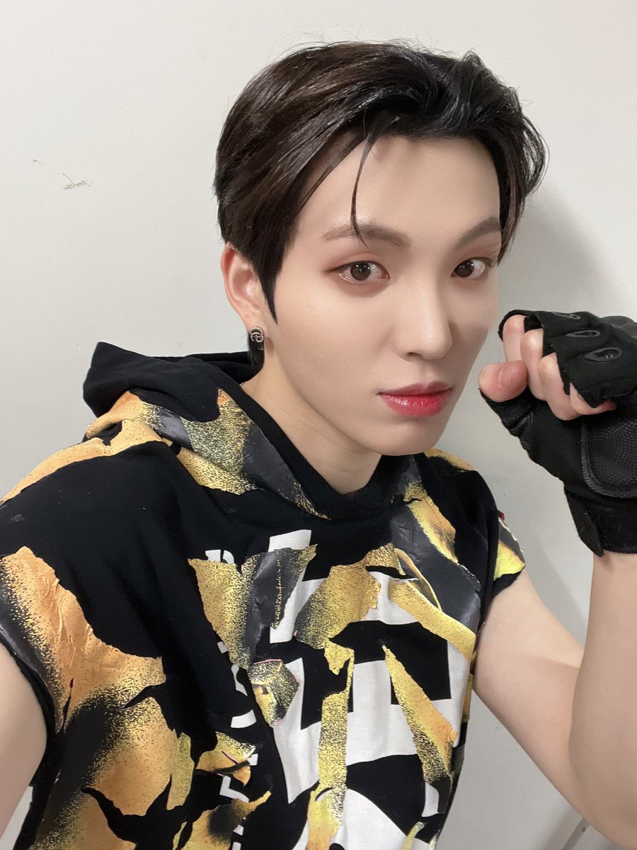 DKB_japan's tweet photo. [#DKB]

メンバーからセルカが到着🤳🏻💛

#DKB #다크비 #ダークビー
#E_CHAN #D1
#GK #HEECHAN
#DKB_The1stFanConcert_inJapan
#Explosion https://t.co/9OICGzvdEs