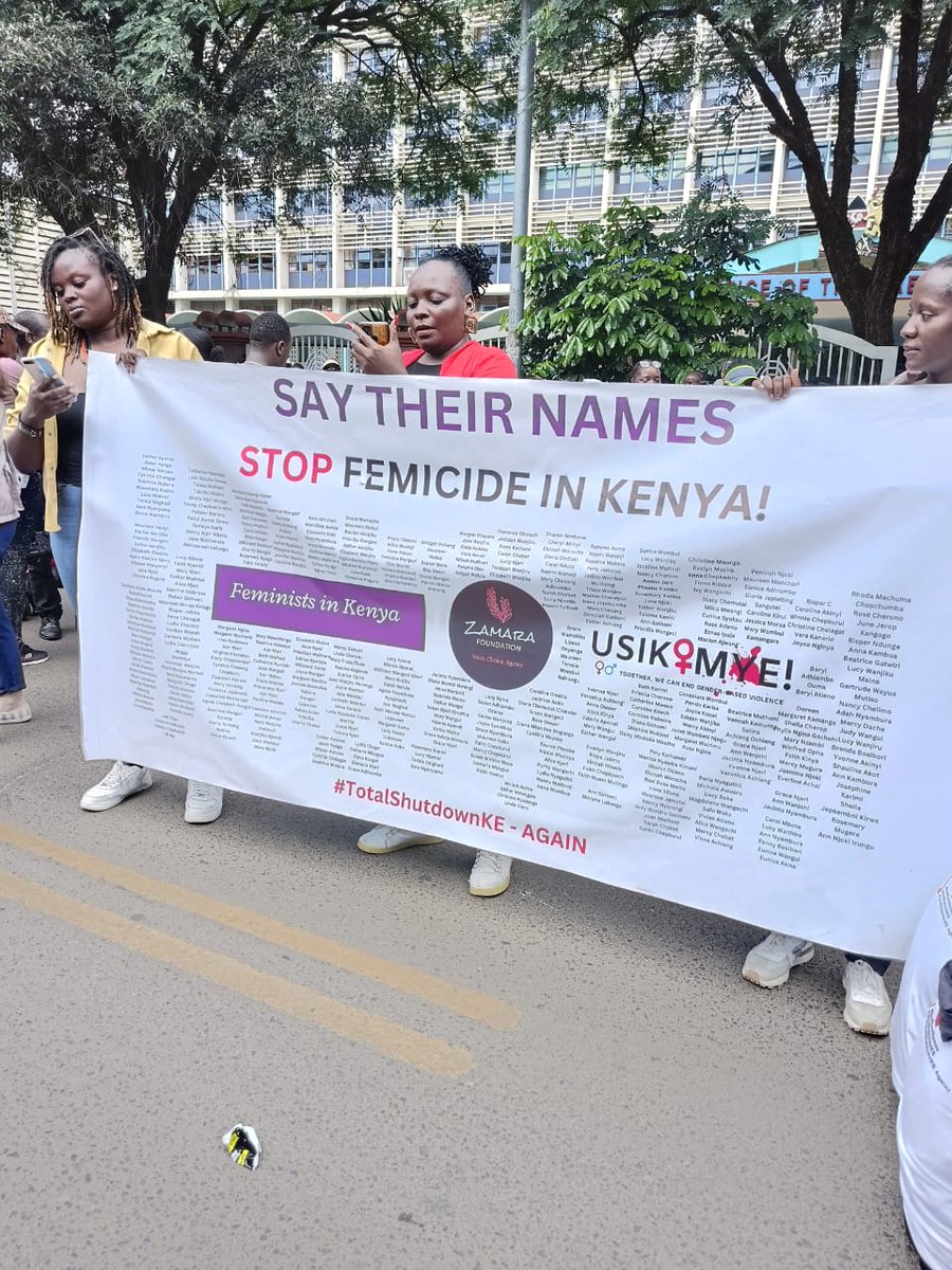 NjeriWaMigwi's tweet photo. Thank you everyone one of you that showed up for our slain sisters. Thank you Kenyan women for showing up in your thousands &amp; speaking in unison as one clearly Stop killing Women. To the men asante for solidarity. Truly humbled &amp; grateful. 

#TotalShutDownKE
#EndFemicideKE https://t.co/EDBYrJP5Q7
