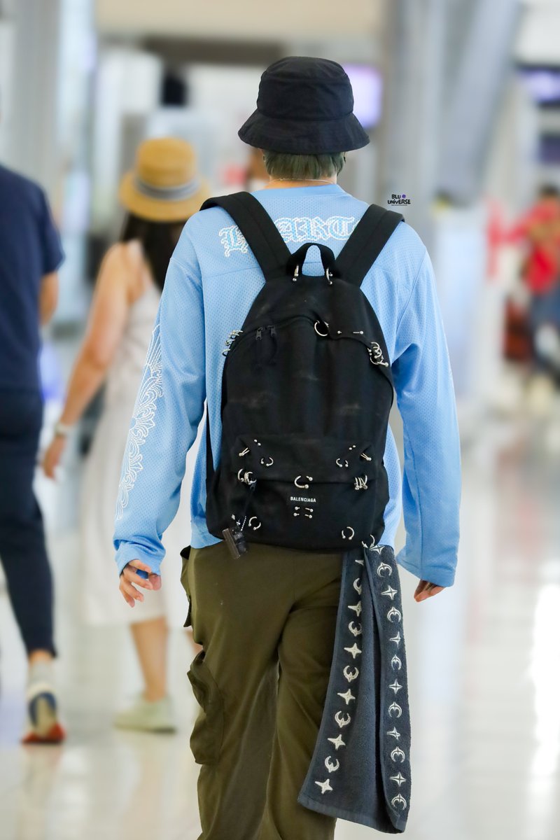 bluuniverse0406's tweet photo. Safe flight kub ✨✈️

꒰ @JakeB4rever #BuildJakapan ꒱ 
#Beyourluve 
#bluuniversepic https://t.co/lyaevFqVld