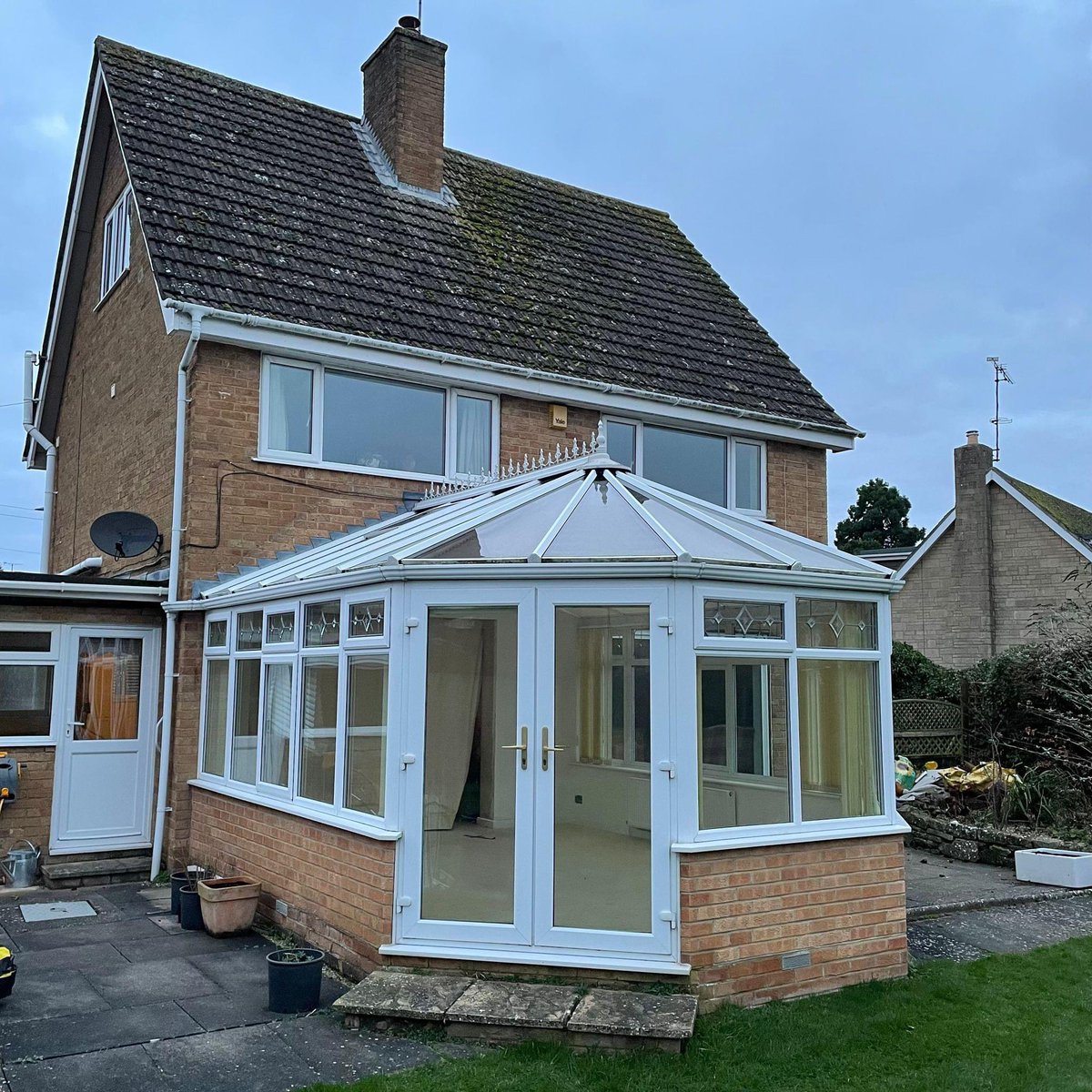 Here we have a #beforeandafter from a recent <a href="/Guardian_W_Roof/">Guardian Building Systems</a> installation we completed in Winchcombe - completely transforming this underused conservatory into a modern, multi-functional space that stays cosy through the winter and cool in summer 😎