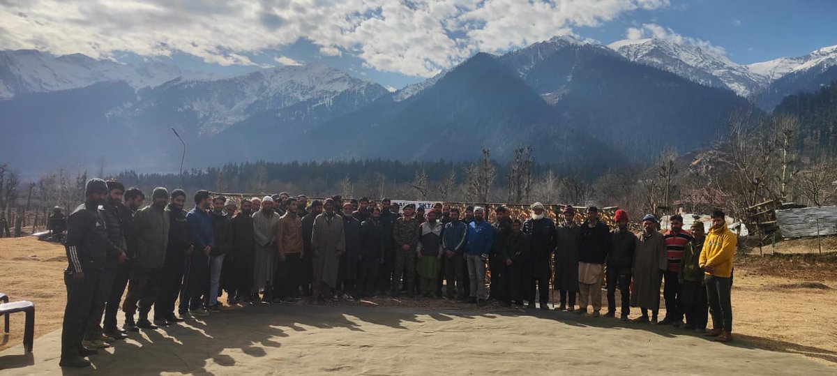 SushilK84655063's tweet photo. Moving together, holding hands for harmony, peace &amp; growth. Kaumi ekta meet held at Navapachchi area of district kishtwar.#JammuAndKashmir
#VillageDefence
#IndianArmyPeopleArmy
#AwamkeSath #ShiningJK         #NashaMuktJK  #BadaltaJK      #ProgressingJK     @adgpi @Whiteknight_IA https://t.co/Ouc740McDH