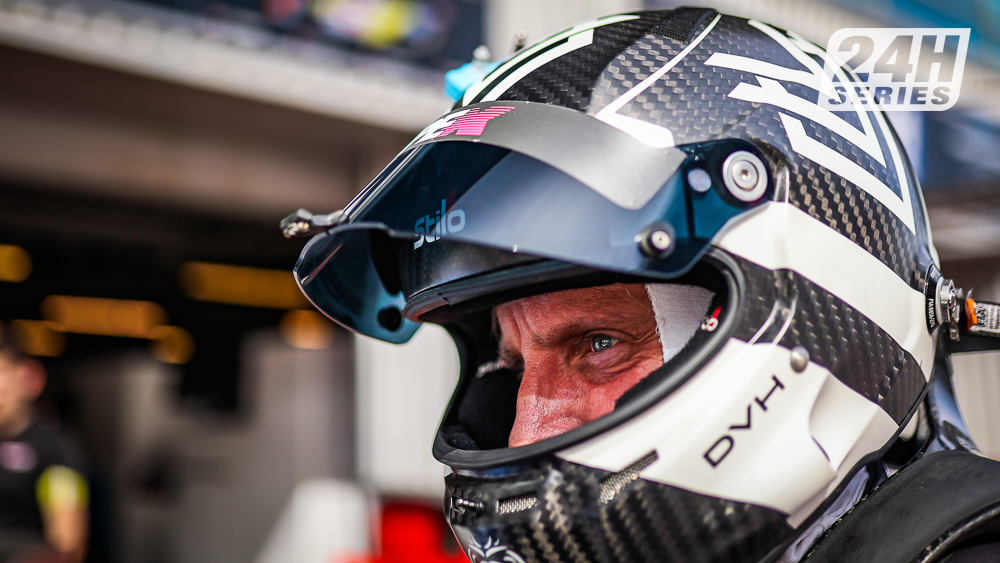 24HSERIES's tweet photo. #24HSERIES | Let's get caught up. In GT3 after 3hrs
1 @ProtonRacing (83)
2 @MolitorRacing (17)
3 @Getspeed2 (9)
4 #CarCollection (96)
5 #RABDAN (971)
Results (https://t.co/jqLRCkD0my) and per class (https://t.co/BbgycXieL8)
#24HDUBAI https://t.co/fkWjXcwfGb