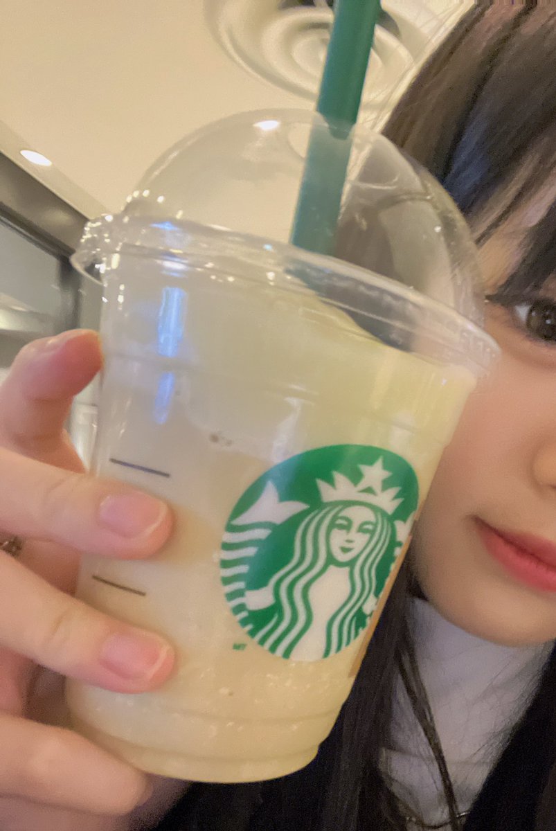 🤍🤎
スタバの新作甘すぎて声出た（）