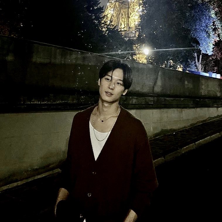 equitky's tweet image. pov : u love taking pics of ur bf