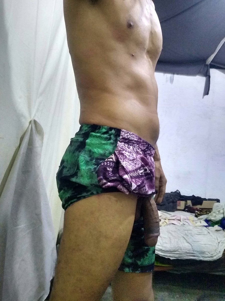 darkundertaker8's tweet photo. Me da pena salir con short sin interior a la calle no disimula 🤭😛😛😛 https://t.co/7OKeR67rtU