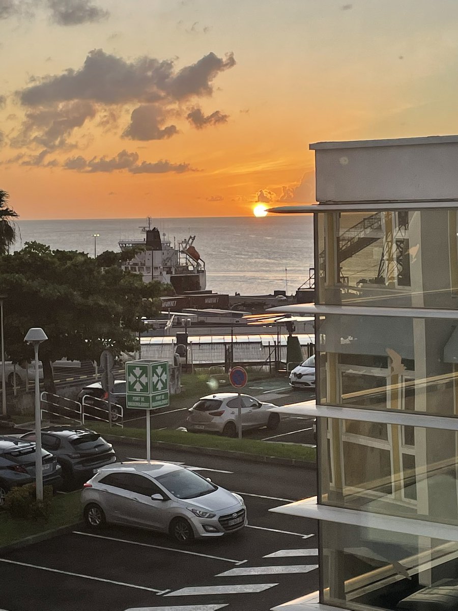 Bilan des 6 premiers mois chez <a href="/EDFenMartinique/">EDF en Martinique</a> : 
1 tour en helico pour surveiller les lignes, 2 événements tout agent, 3 visites terrain vues mer, 10 CP ou statements, 100 nouveaux acronymes, 110 couchers de soleil au bureau, 200 projets à venir et 1 bonne équipe !