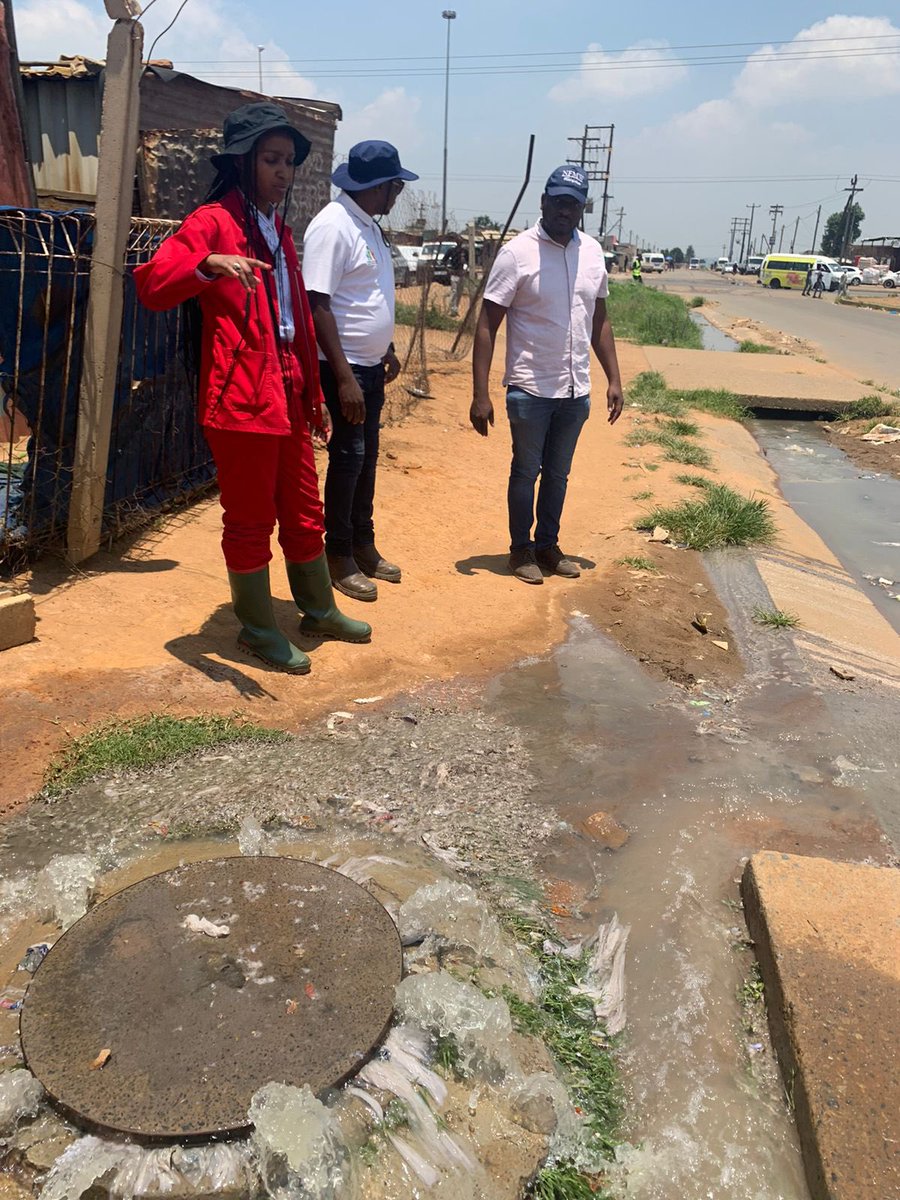A number of sewer blockage hotspots were identified and cleared. The aim is to at eradicate sewer spillages in the City to ensure a greener and cleaner Ekurhuleni. ❗️REMEMBER to report sewer issues to the call centre: 📞0860 543 000 📱My CoE App @CoE_Call_Centre #CoEWorks