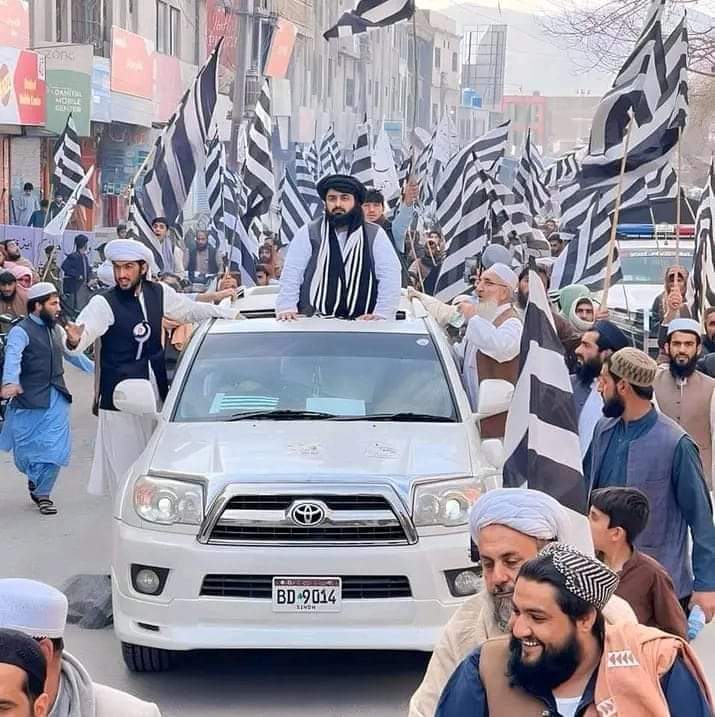 ہر طرف کتاب ہی کتاب ۔
#ووٹ_صرف_کتاب_کا 
#ووٹ_مولانا_کا