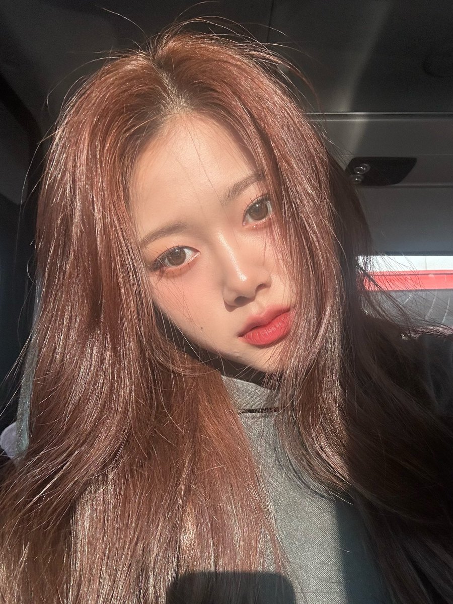 [#지민] 

자연광 ☀️

#CLASSy #클라씨
#JIMIN