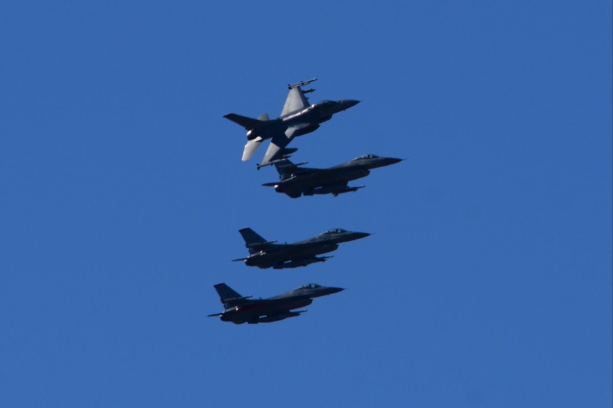 hidechan_redsky's tweet photo. きのうの百里、久々の投稿、三沢からＦ-16飛来 https://t.co/5w6TWVc6ph