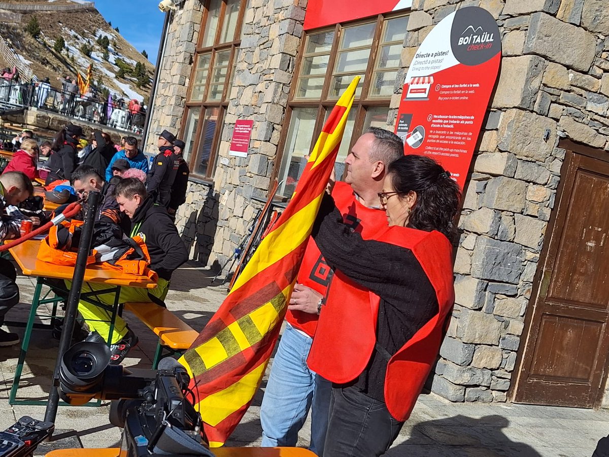 CCOOLleida's tweet photo. 🔔Continua la vaga a les estacions d'esquí de Lleida! Per unes millors condicions laborals i salarials! 
Força companys!!!💪💪💪 https://t.co/PfDE4tGq9F