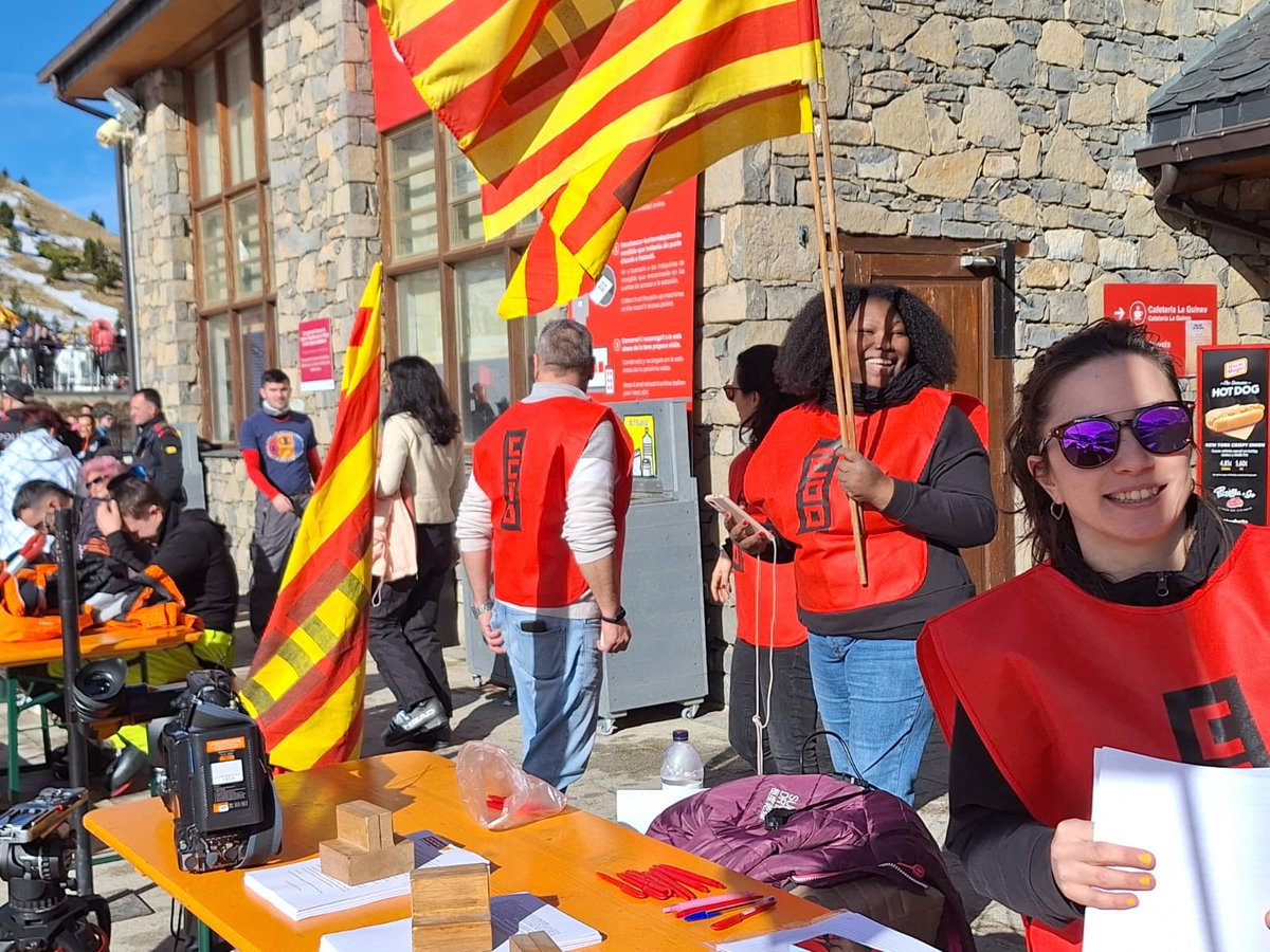 CCOOLleida's tweet photo. 🔔Continua la vaga a les estacions d'esquí de Lleida! Per unes millors condicions laborals i salarials! 
Força companys!!!💪💪💪 https://t.co/PfDE4tGq9F