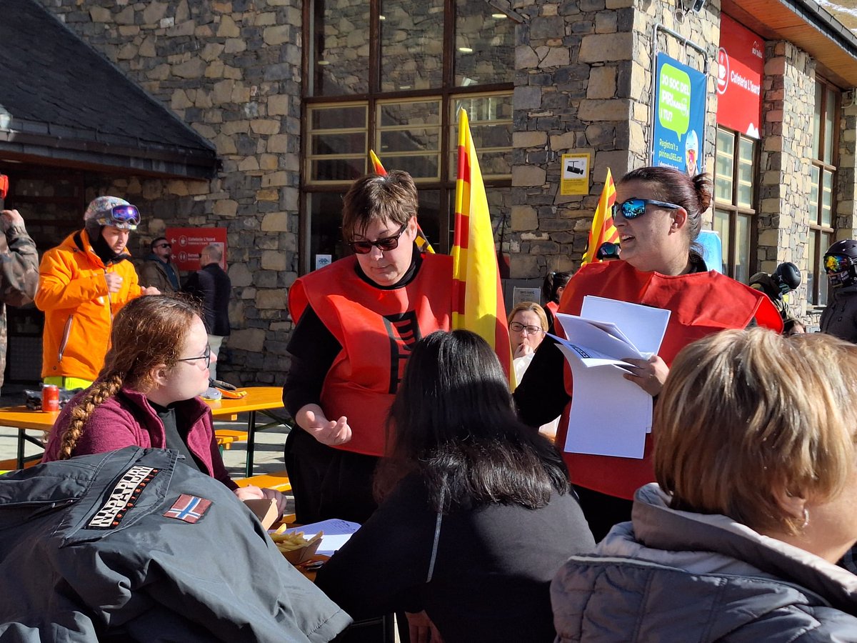CCOOLleida's tweet photo. 🔔Continua la vaga a les estacions d'esquí de Lleida! Per unes millors condicions laborals i salarials! 
Força companys!!!💪💪💪 https://t.co/PfDE4tGq9F