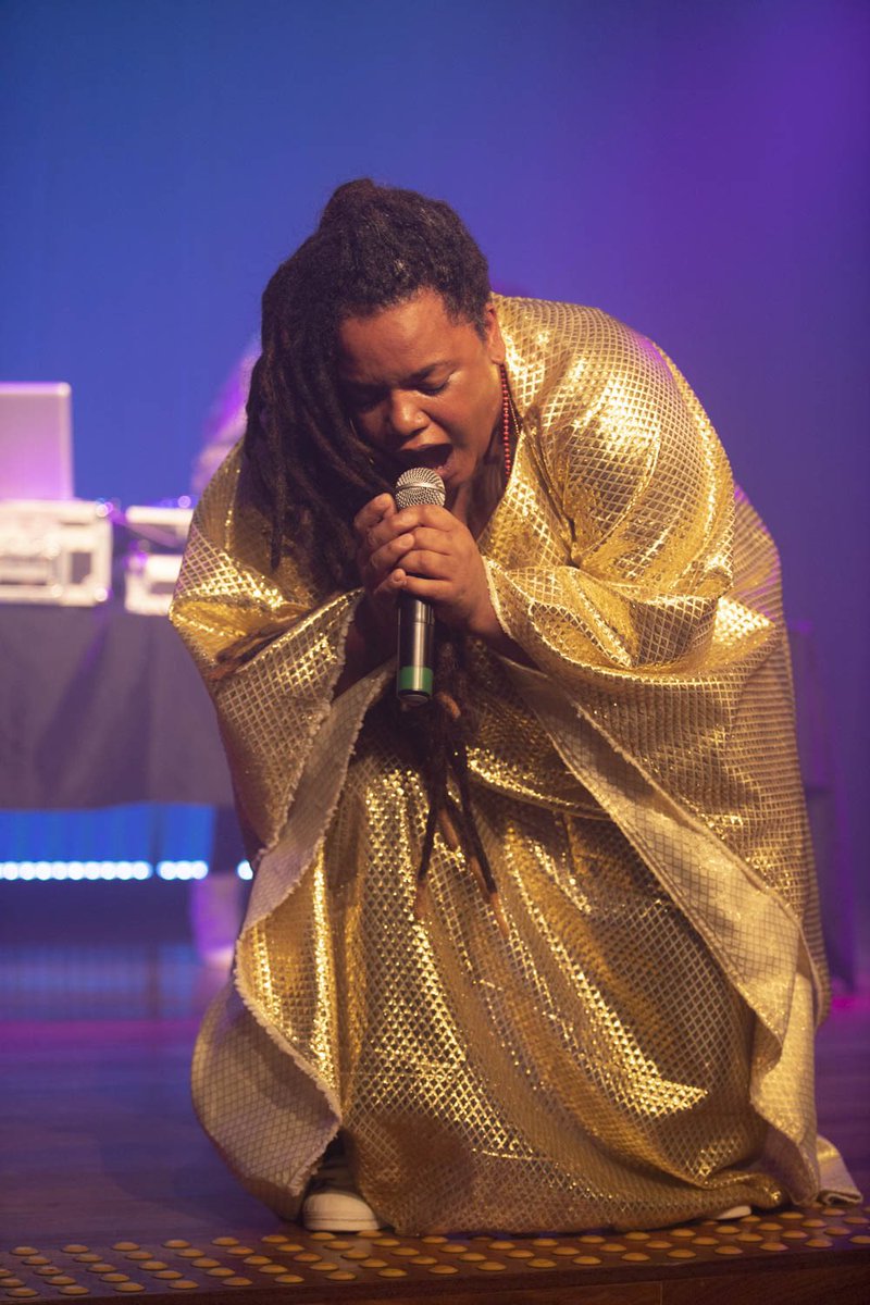 AmandaNegraSim's tweet image. Acreditar que através de um Sentimento de uma Letra pode mudar tudo em sua Vida .Seja resistente em todos seus passos voe em sua esperança Realize Sonhe 🔓🖤🙏🏾🤎 #amandanegrasim @amandanegrasim 📷 @patriciaribeiroaudiovisual #favelinhacity #periferia #mulherpreta #raphiphop