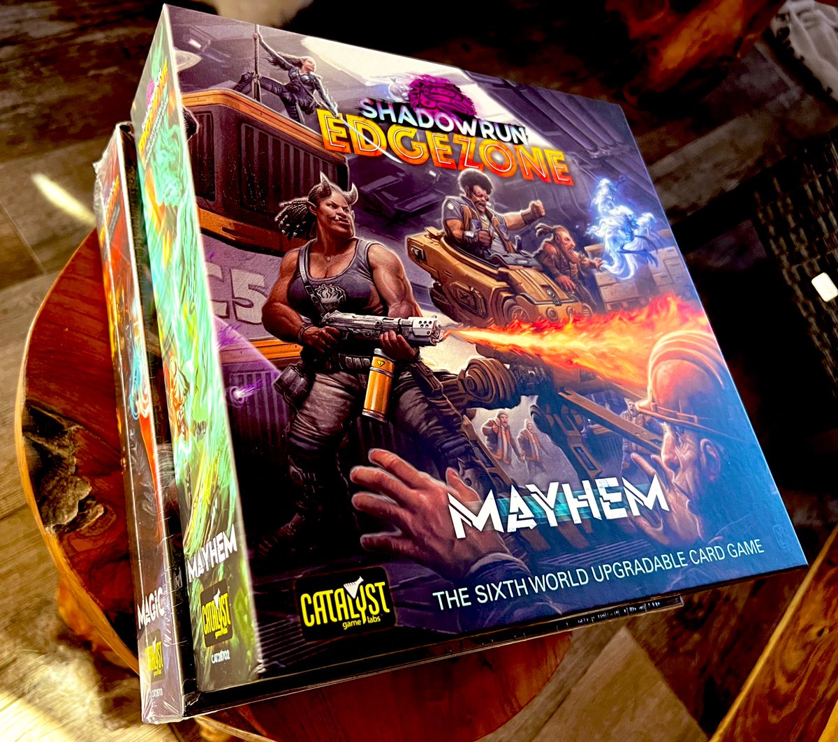 lordofthedices's tweet photo. Es ist angekommen! #shadowrun #edgezone , das „upgradeable card game“.
Hä? Was ist das? Die Antwort demnächst im Schattenläufer! https://t.co/HCgJgbXePS