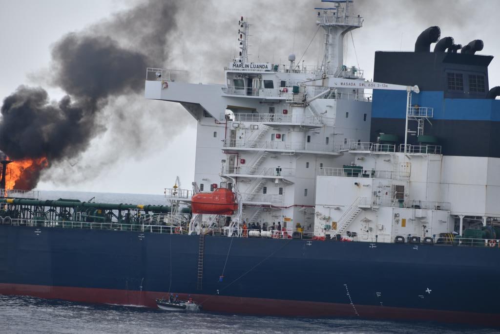 Resonant_News's tweet image. 🇮🇳 #IndianNavy's Guided missile destroyer, #INSVisakhapatnam, deployed in the #GulfofAden responded to a distress call from MV #MarlinLuanda on the night of #26Jan24.

The fire fighting efforts onboard the distressed Merchant Vessel is being augmented by the NBCD team along with