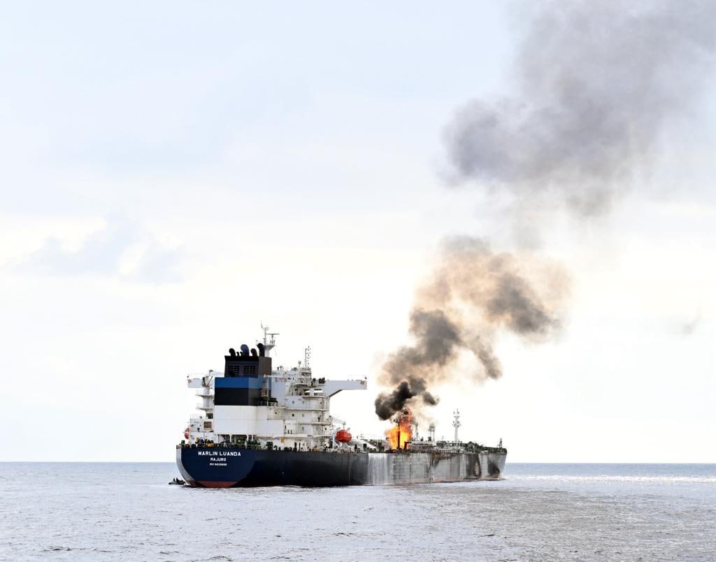 Resonant_News's tweet image. 🇮🇳 #IndianNavy's Guided missile destroyer, #INSVisakhapatnam, deployed in the #GulfofAden responded to a distress call from MV #MarlinLuanda on the night of #26Jan24.

The fire fighting efforts onboard the distressed Merchant Vessel is being augmented by the NBCD team along with