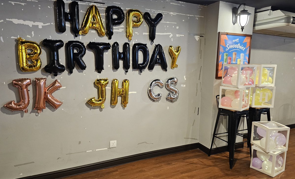 sarrlildauphine's tweet photo. Fun celebration for our Jan and Feb birthday boys..0115π©·..0125π..0211π
Arrived a few mins after noon and terus kena import utk handle the Happy Birthday balloons (not too bad my artwork π)
Good job my fellow Hottest!
#WinterDaysof2PM https://t.co/HDRZTMohOG