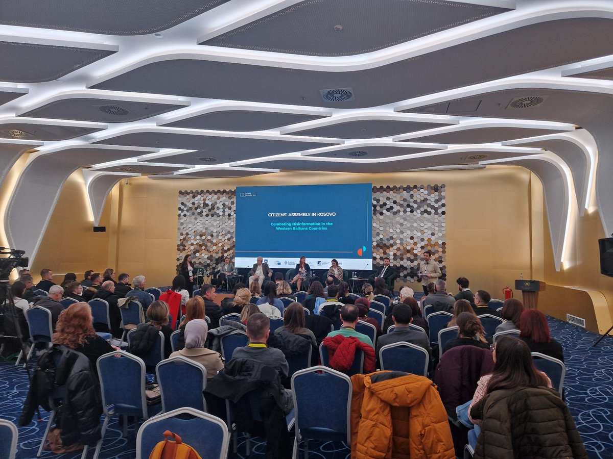 📅 This weekend, EPD, @NSIMitrovica, and the @Europarl_EN are co-organising a citizen assembly in Kosovo, supported by the European Union. Its objective? 🎯Draft a set of recommendations for policy makers that leads to more resilient against #disinformation. More updates soon📲