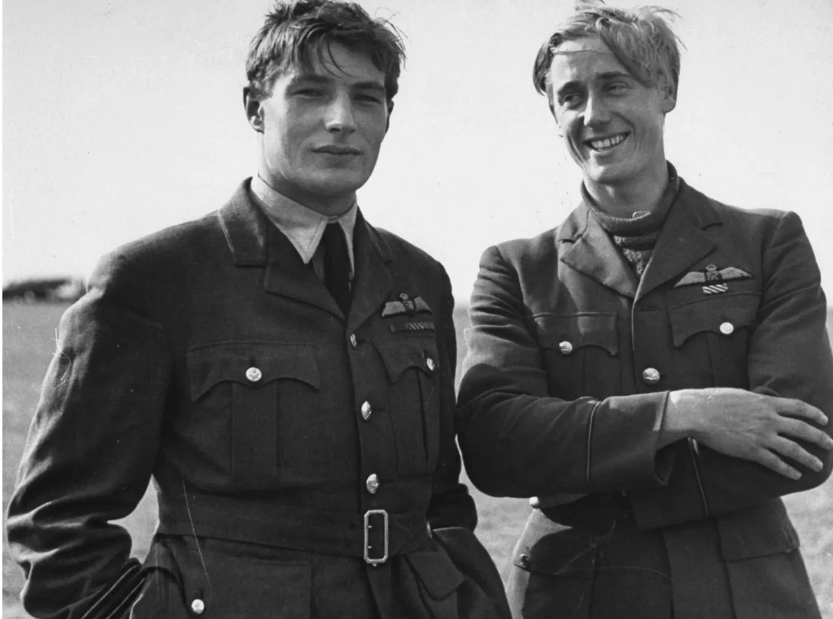 Not anyone from Hollywood.
Just two British RAF pilots in the 1940s

#British
#airforce
#Soldiers #History #oldschool #Oldphoto #backintime