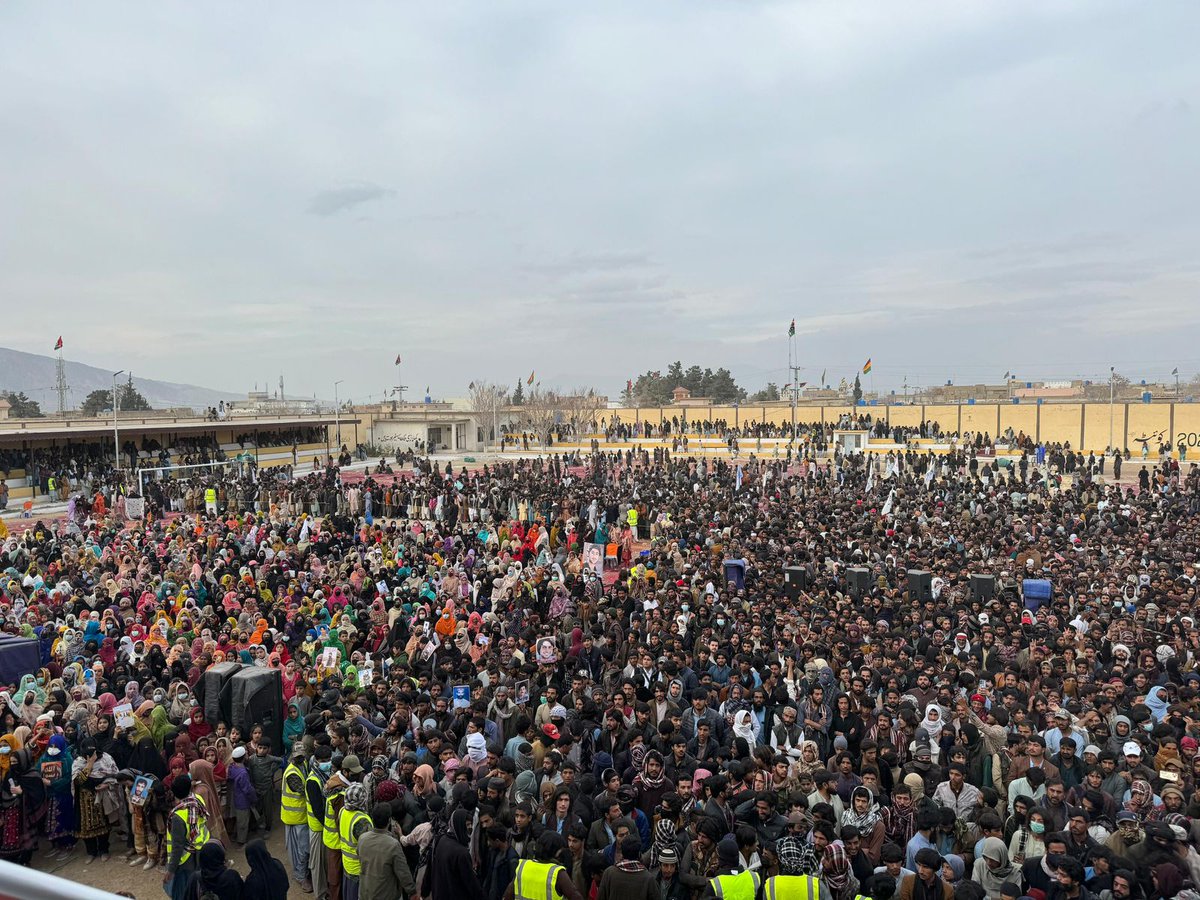 Sarawaan1's tweet photo. Today's public gathering in Quetta served as a powerful referendum against State oppression, forced disappearances, and the systematic genocide.  The voices of Balochistan demand justice! #EndStateOppression #MediaBlackout #StopBalochGenocide
#MarchAgainstBalochGenocide https://t.co/VaFCaZwJcn