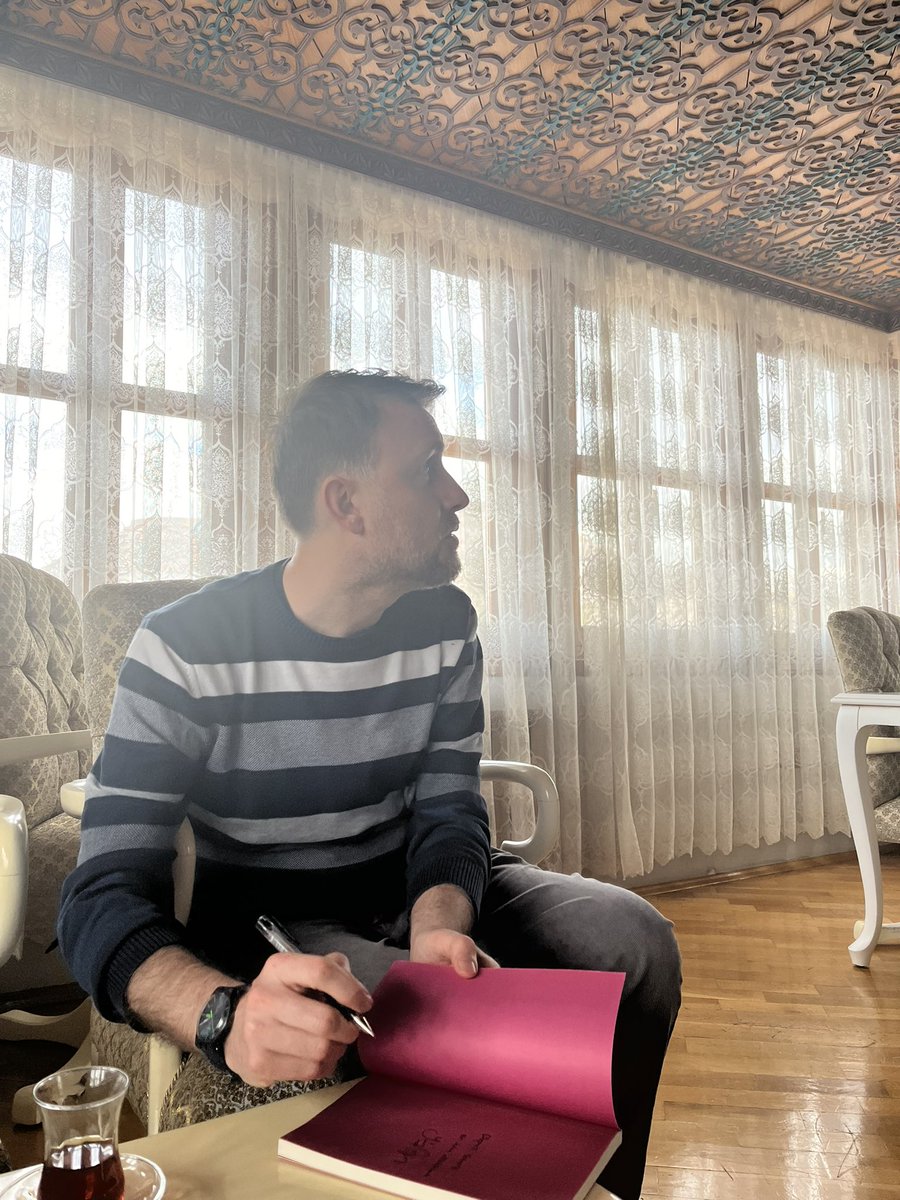tellioglesranur's tweet photo. @parmakuclari Bardak olmak bakımından bardaktan bu çayı içiyor olmam olgusu :) https://t.co/8gvtQbUugN