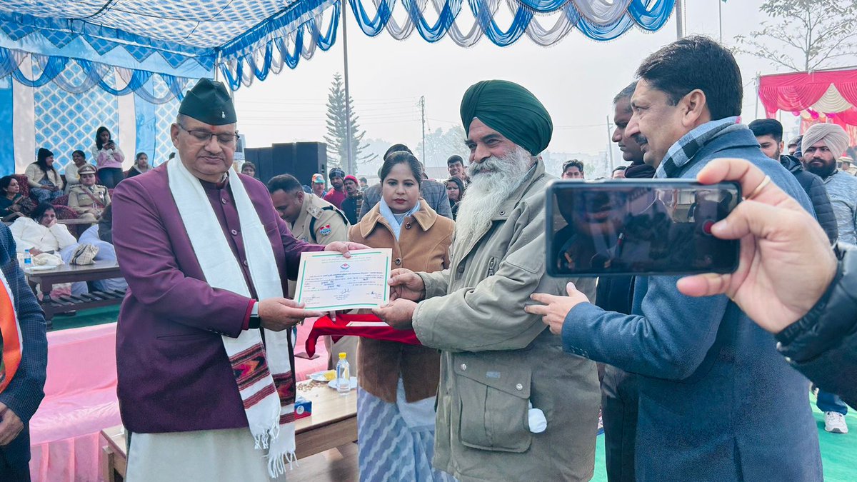 agrideptuk's tweet image. उधमसिंह नगर में माननीय कृषि मंत्री श्री गणेश जोशी जी ने &apos;आत्मा&apos; योजना के तहत  किसान को किसानश्री और किसानभूषण पुरस्कार से सम्मानित किया।

#AtmaYojana #AtmaScheme #KisanShri #KisanShree #KisanBhushan #AgricultureAwards #GovermentScheme #AgricultureDepartmentUdhamSinghNagar