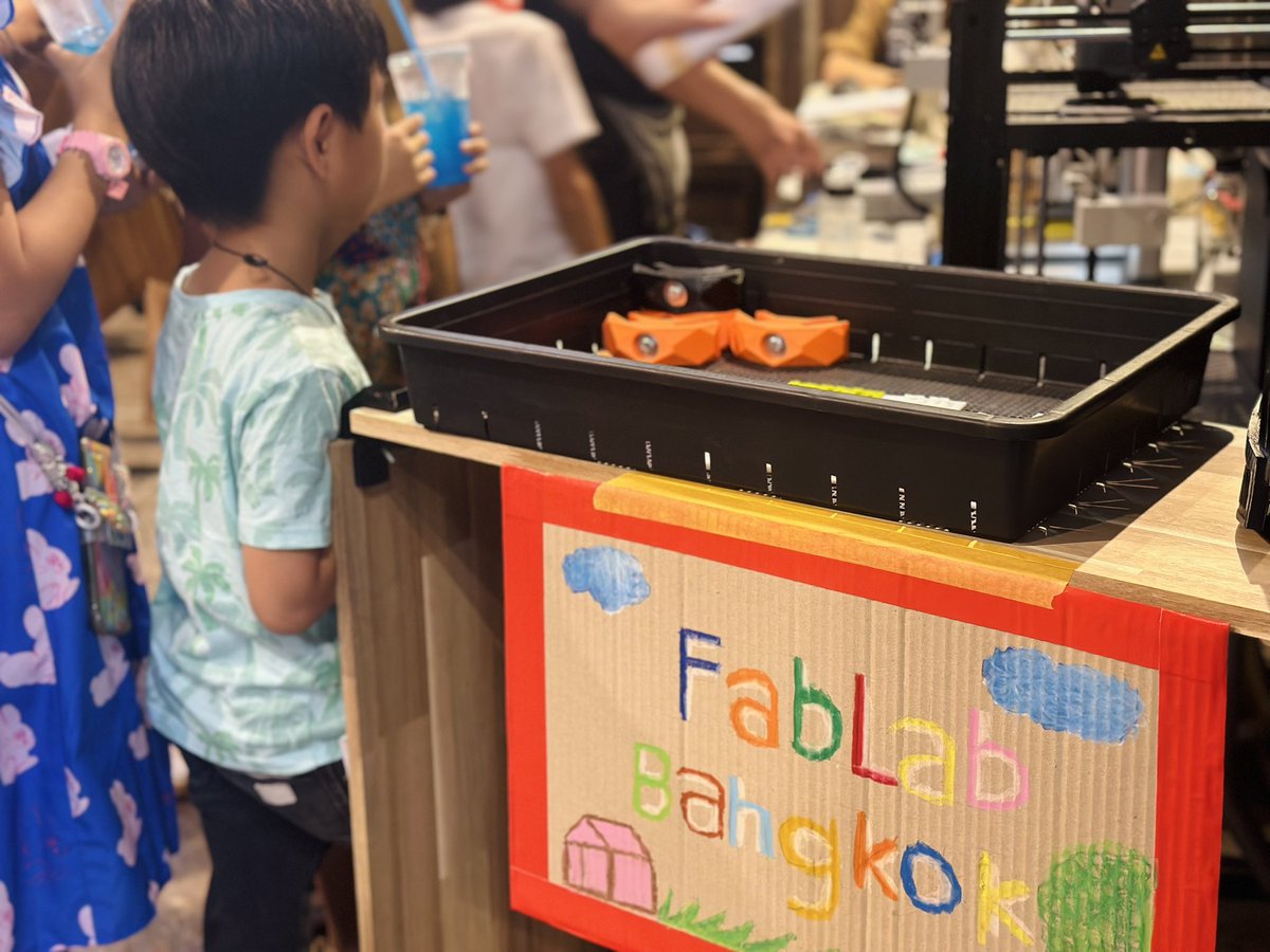 skysaengsawang's tweet photo. ☺️ weekend maker! Enjoyed crafting and having fun at FABLab Bangkok @Kx_Innovation #WeekendVibes #MakerJam #ChangchuiCreativePark https://t.co/5mJSWARVSn