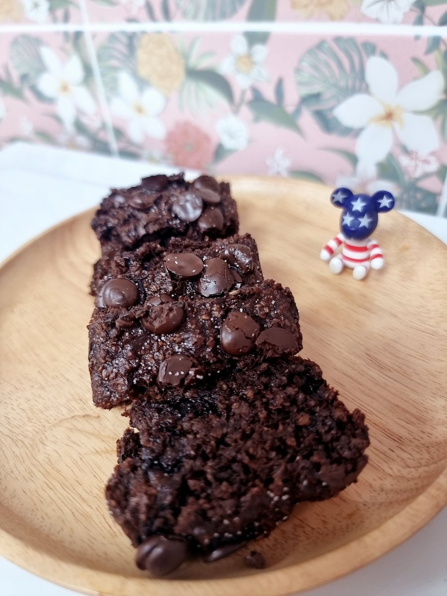 ThanyasornK's tweet photo. วันนี้ทำ Health Chocolate Cake 🍰
Nosugar Nobutter
ใช้วัตถุดิบแค่ 3 อย่าง
อร่อยมากๆๆ เข้มข้นช้อคโกแลต 😋
#healthycake https://t.co/tiR30lBfT5