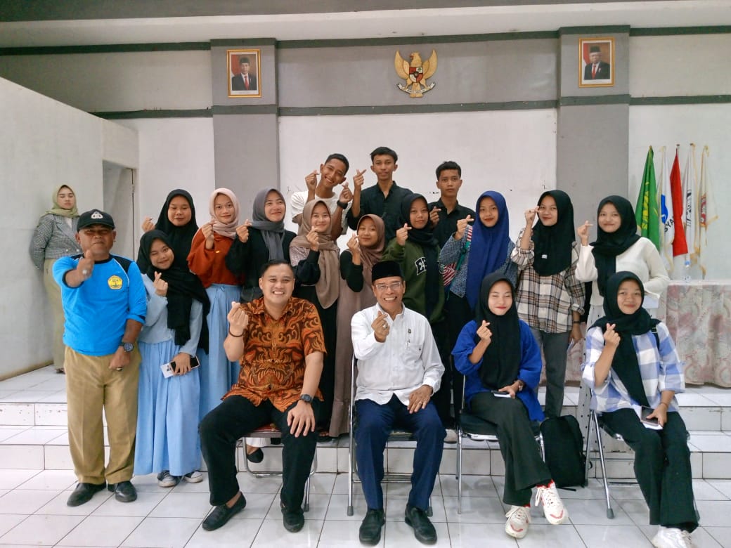 ErickKristama's tweet photo. Anggota DPRD Provinsi Jawa Barat fraksi Partai Demokrat, H. Zulkifli Chaniago, BE, menggelar kegiatan reses di wilayah Dapil XI (Sumedang, Subang, dan Majalengka) Di Desa Sindang Pakuon Kec Cimanggung Sumedang Jawa Barat

https://t.co/xgwOwisIIf https://t.co/rktb8NqrNC