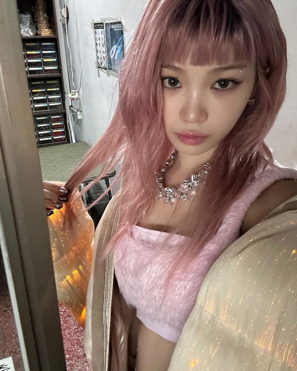 IM_LESSER4FIM's tweet photo. easy, crazy, hot

#LE_SSERAFIM #SORI 🐯 https://t.co/9gOkb3OwH9