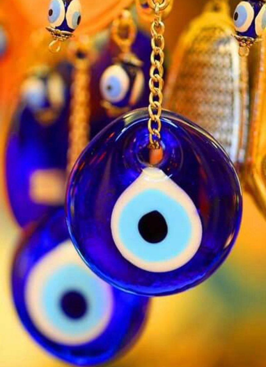 AbiffArte's tweet photo. 👁️ Cuando la envidia amenaza, el Ojo Turco entra en acción. Utilizado como talismán, este símbolo no solo protege contra miradas envidiosas, sino que también simboliza sabiduría y claridad espiritual. Un guardian esencial en la cultura popular. #OjoTurco #SimbolismoAntiguo https://t.co/G8LMQEtgkc