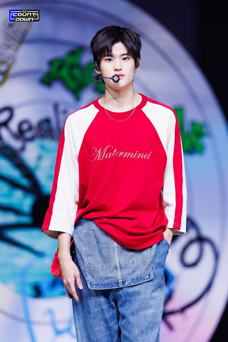 RIIZE Fans enamorados de las nuevas fotos escolares de Sohee. 📚💖 Descubre las adorables fotos de la infancia del miembro de RIIZE que tienen a los fans emocionados. #RIIZE #Sohee #Kpop #SchoolDays