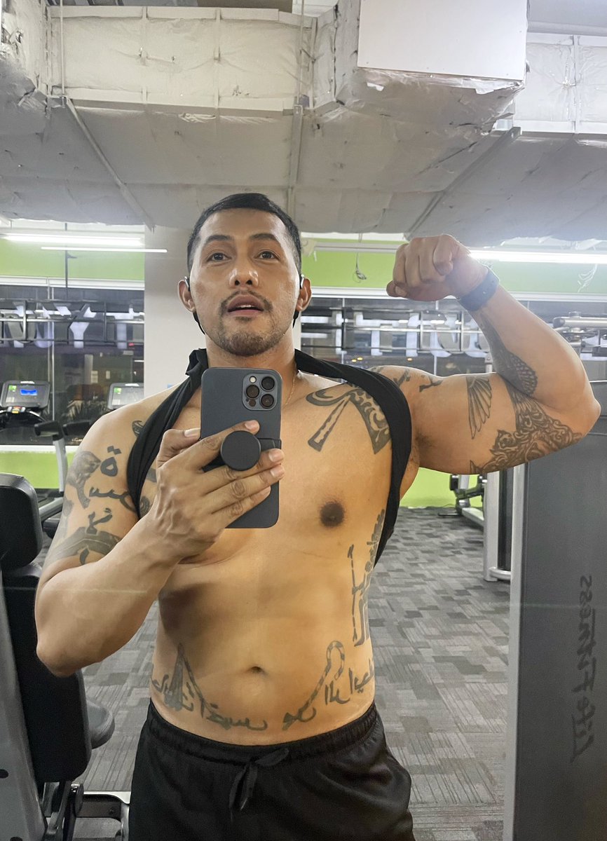 ponzfitness's tweet photo. Canβt skip #gymday πͺπΌπͺπΌπͺπΌ
#fitpinoy #asianmen #flex #armpit https://t.co/AxxFlLVtTc